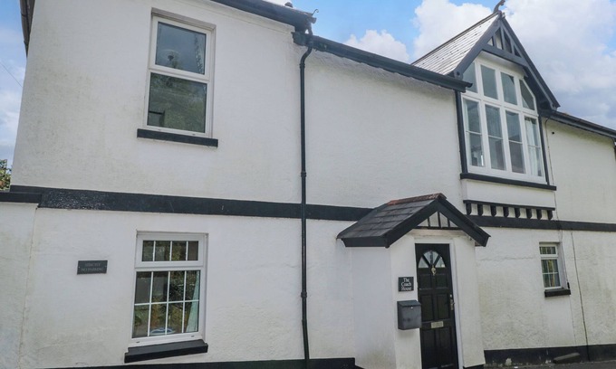 Dawlish House | THE COACH HOUSE, family friendly, with open fire in Teignmouth