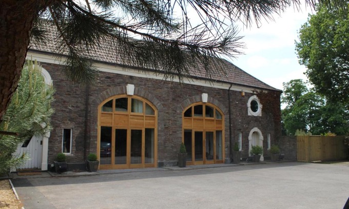 Hambrook Bed & Breakfast | The Coach House