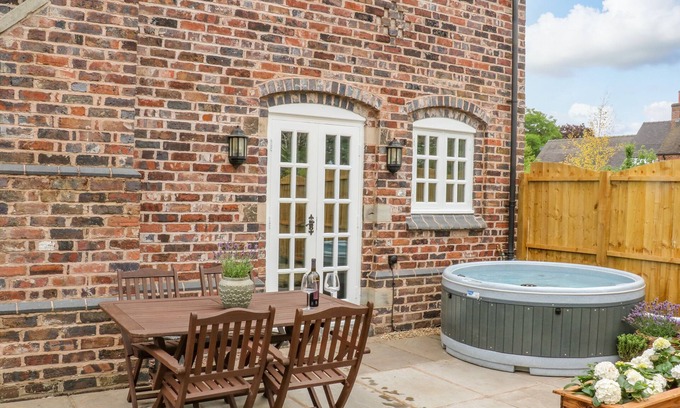 Wrinehill Cottage | The Coach House