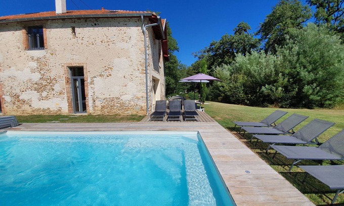 Cahuzac House | The coach-house of Castle Portos, Airconditioning, own heated swimming pool, 14p