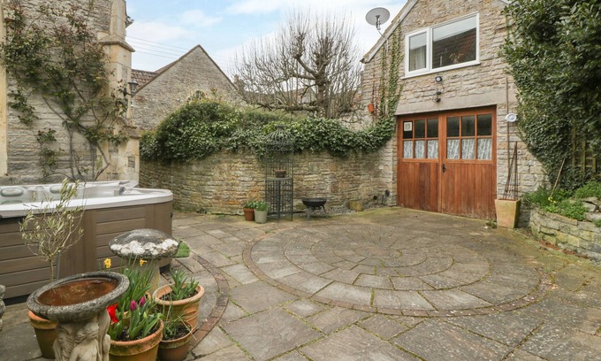 Somerton Cottage | THE COACH HOUSE, romantic, character holiday cottage in Charlton Adam