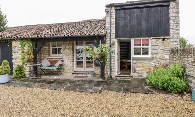 Swineford Cottage | THE COACH HOUSE, romantic, country holiday cottage in Bitton