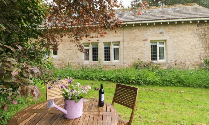 Riding Mill Cottage | THE COACH HOUSE, with a garden in Corbridge