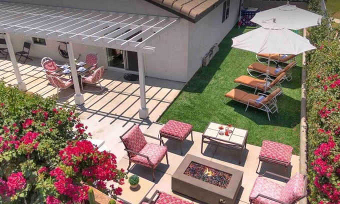 Coachella House | The Coachella Gem weekly discounts