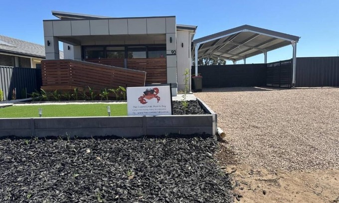 Moonta Bay House | 🎣🦀The Coastal Crab, Moonta Bay. 🐾 Pet friendly holiday accommodation 🐾⛱️🚂🛝