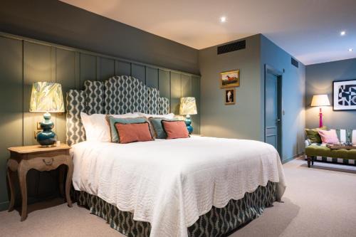 Newbury Hotel | The Coat and Bear - A Heartwood Inn