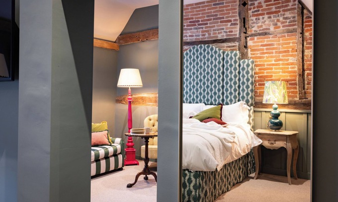 Newbury Hotel | The Coat and Bear