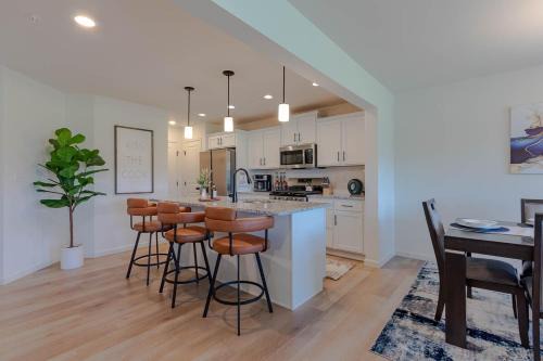 State College Apartment | The Cobbin Luxe, Luxe Stay Minutes from Penn State
