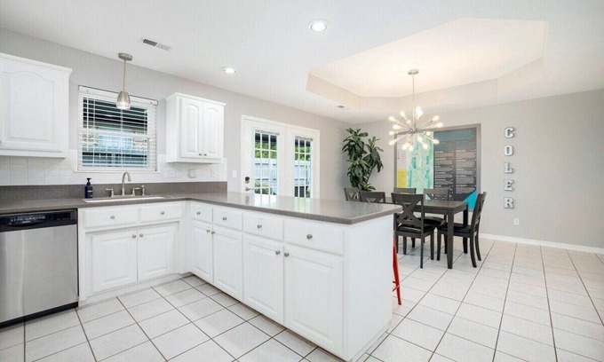 Bentonville House | The Coler House - Hot tub - half mi to Coler MTB
