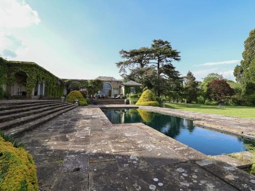 Saint Asaph House | The Colonnade