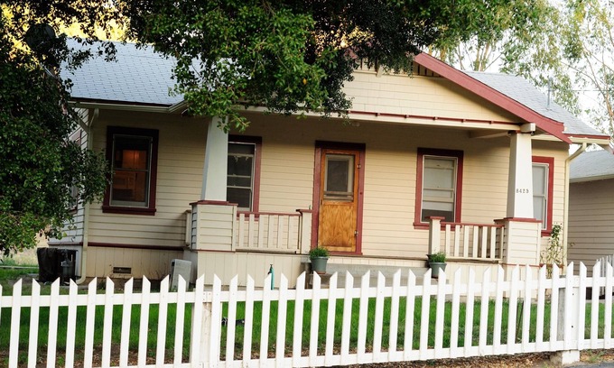 Atascadero Cottage | The Colony Cottage - Rural setting close to town.