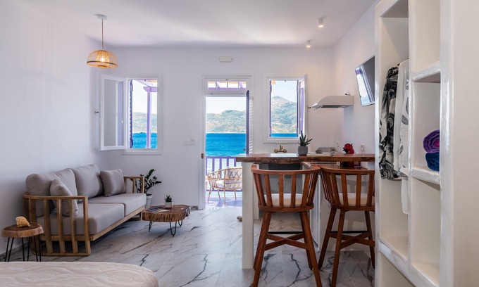 Tripiti House | The Colourful Land Klima, Milos