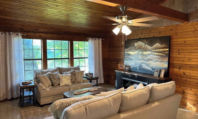 Kelly House | The Columbia Cabin Escape