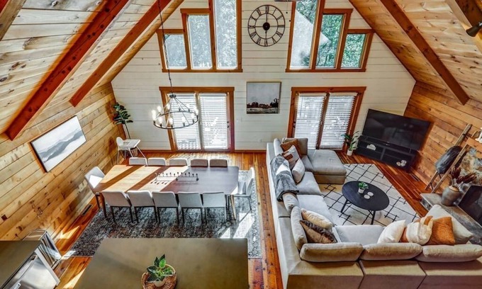 Columbia Cabin | The Columbia Lodge - Family getaway close to home