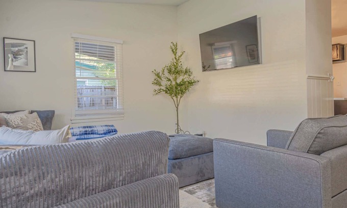 Columbus House | The Columbus Collective: 4Bed | with games
