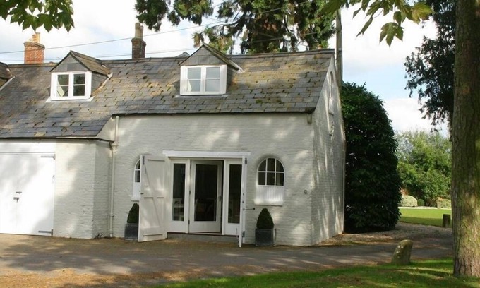 Chippenham Cottage | THE COMEDY, family friendly, character holiday cottage in Malmesbury