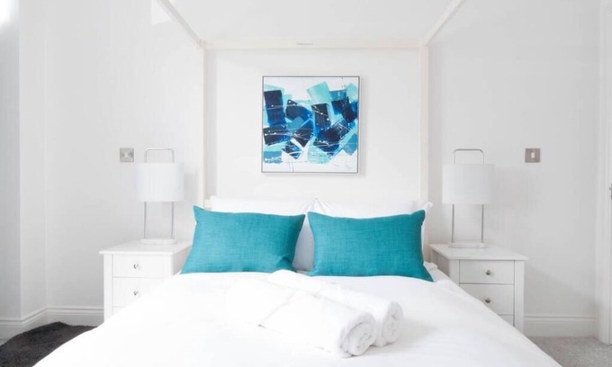 Burton on Trent House | The Comet - 5 separate beds & 3 bathrooms
