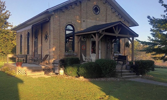 Palmyra House | The Comfort Schoolhouse, Est 1872