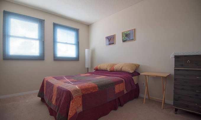 Pickering Bed & Breakfast | The Comfort Stay at City of Pickering Rm B/Free Wi-Fi