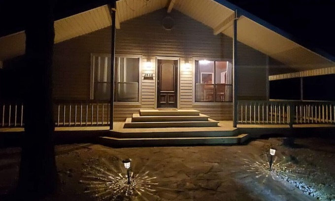Sulphur House | The Commander's Cabin