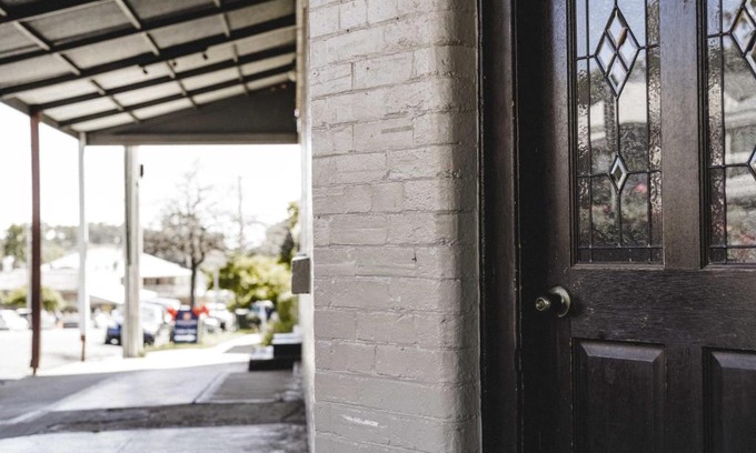 Millthorpe Hotel | The Commercial Quarters - Room 4-has air conditioning, free WIFI, TV and fridge