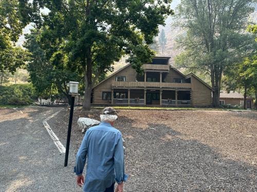 Riggins Hot Springs Hotel | The Community at Riggins Hot Springs