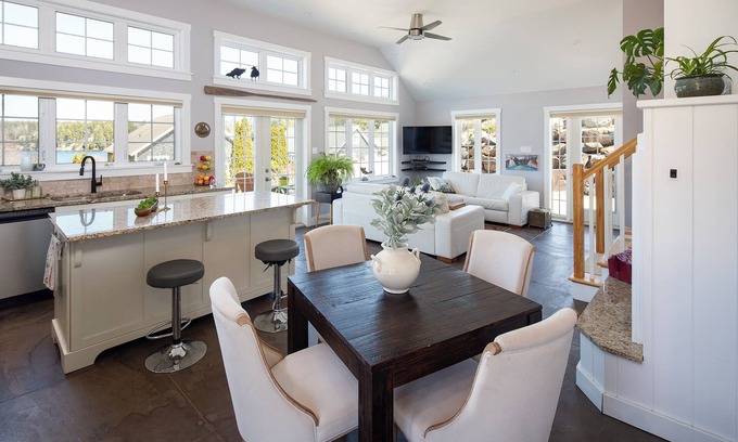 Upper Blandford House | The Compass Cottage at Deep Cove