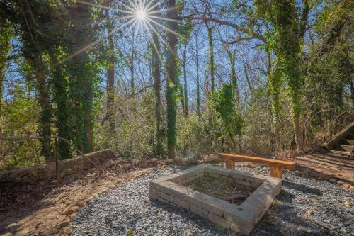 Athens House | The Complex on Bobbins Mill