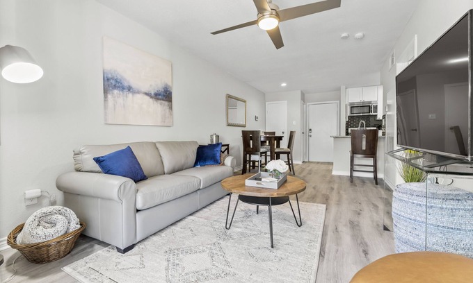 Walden on Lake Conroe Condo | The condo is next to a golf course, 4 min drive lake access and Margaritaville