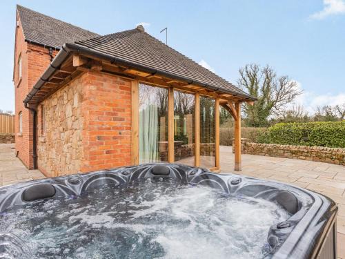 Ticknall House | The Continent
