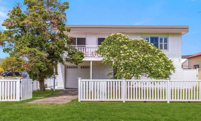 Booker Bay House | The Corner Beachie @ Booker Bay