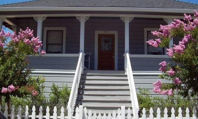 Downtown Napa House | The Corner Cottage ~ Downtown out your door with Private Vineyard