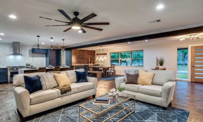 Northwest Dallas House | The Corner House- 5 BED/4BATH home in Dallas/DFW!