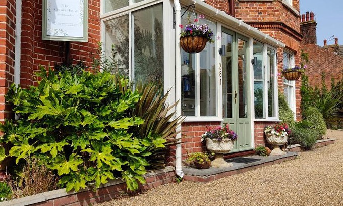 Lowestoft Bed & Breakfast | The Corner House