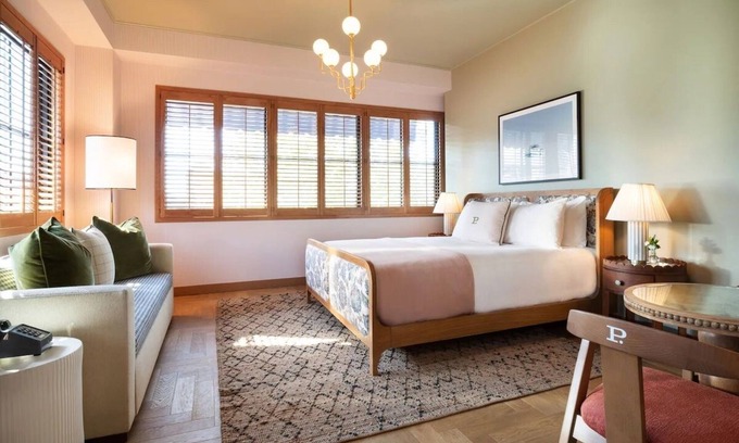 Hyde Park Hotel | The Corner King at Palihouse Hyde Park Village, Onsite Valet Parking