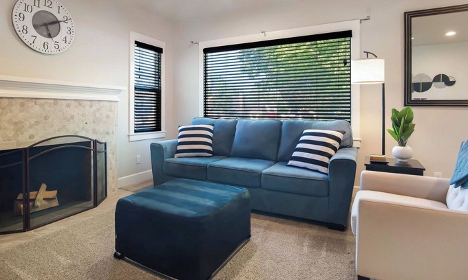Twin Falls House | The Corner Retreat: King & Queen, small pups welcome!