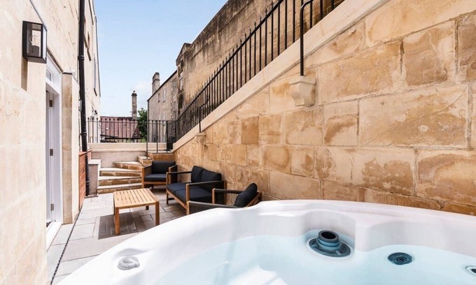 Bath Apartment | The Cornwell Wine Vaults