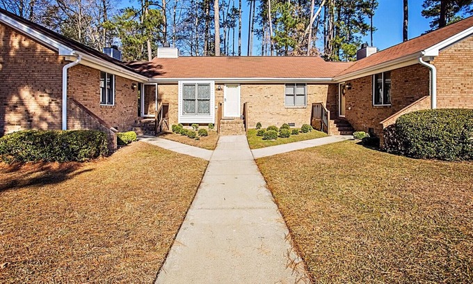 Fayetteville House | The Coronation Guest House
