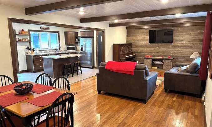 Ashtabula House | The Cortland Cottage at Brant's Apple Orchard