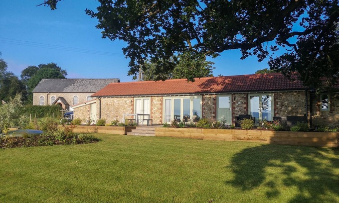 Axminster Cottage | THE COSY COWSHED, pet friendly, character holiday cottage in Dalwood