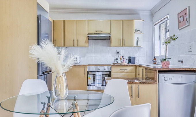 The Reeds Apartment | The Cottage-1 Bed-pool-bbq-fibre-solar-samrand