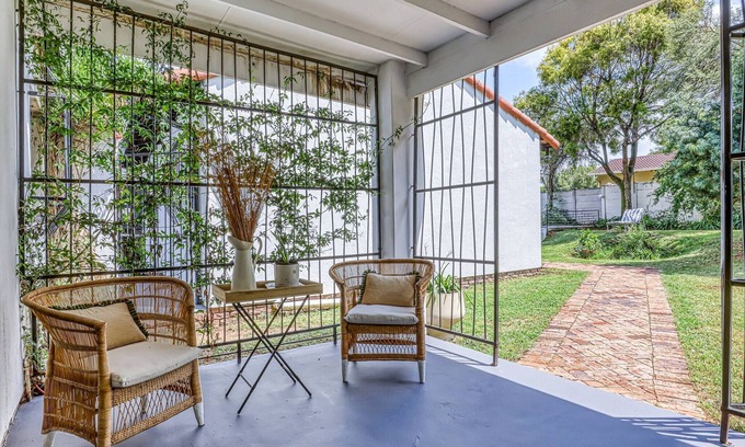 The Reeds Apartment | The Cottage-1 Bed-pool-bbq-fibre-solar-samrand