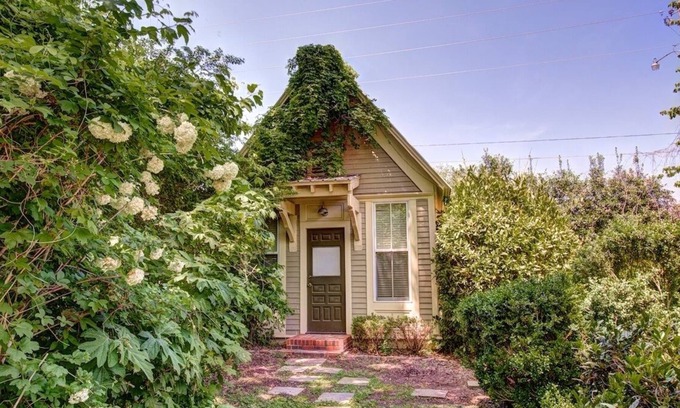 New Market Cottage | The Cottage - an historic 100 year old building (perfect Get-A-Way)
