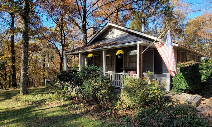 Rockmart Cottage | The Cottage at Becks Lake