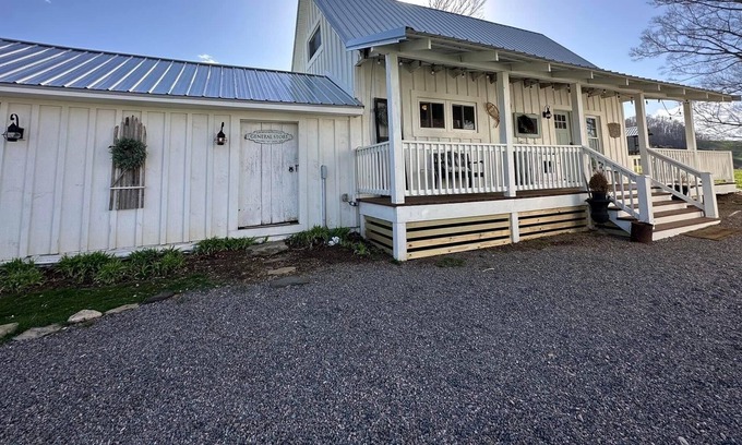 Creston Cottage | The Cottage at Historic Sutherland Manor est. 1807