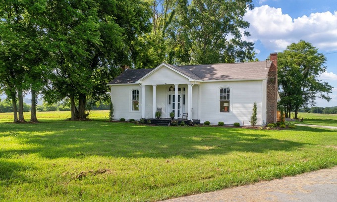 Mount Pleasant House | The Cottage at Southbend Farm