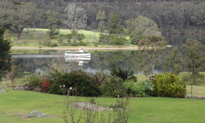 Longreach Cottage | The Cottage at Shoalhaven Lodge, Absolute Waterfront