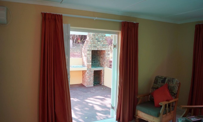 Bathurst Cottage | The Cottage Bathurst, in the 1820's settlers village in a quiet cul-de-sa