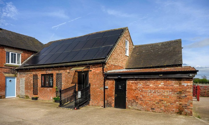 Rugeley House | The Cottage: Beautiful Farm near Cannock Chase