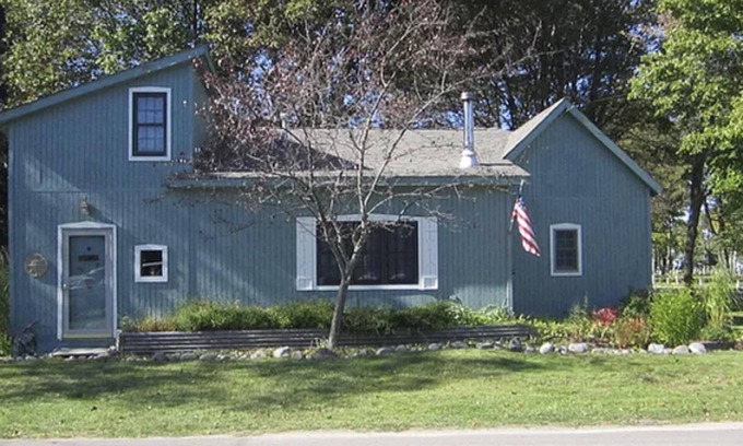 Grand Marais House | The Cottage - Dutch storybook bungalow across from campground overlooking beach